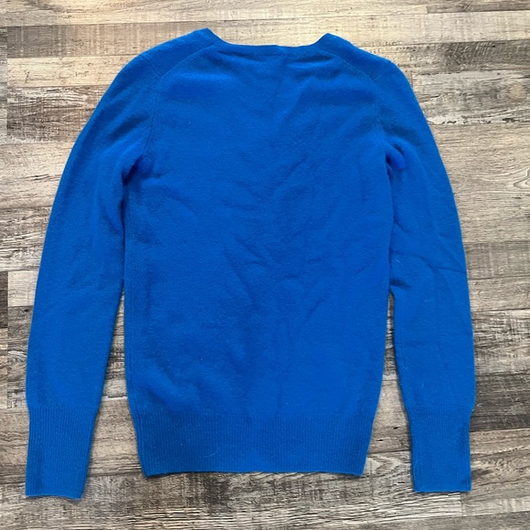 New Halogen V-Neck Cashmere Sweater - Picture 2 of 8